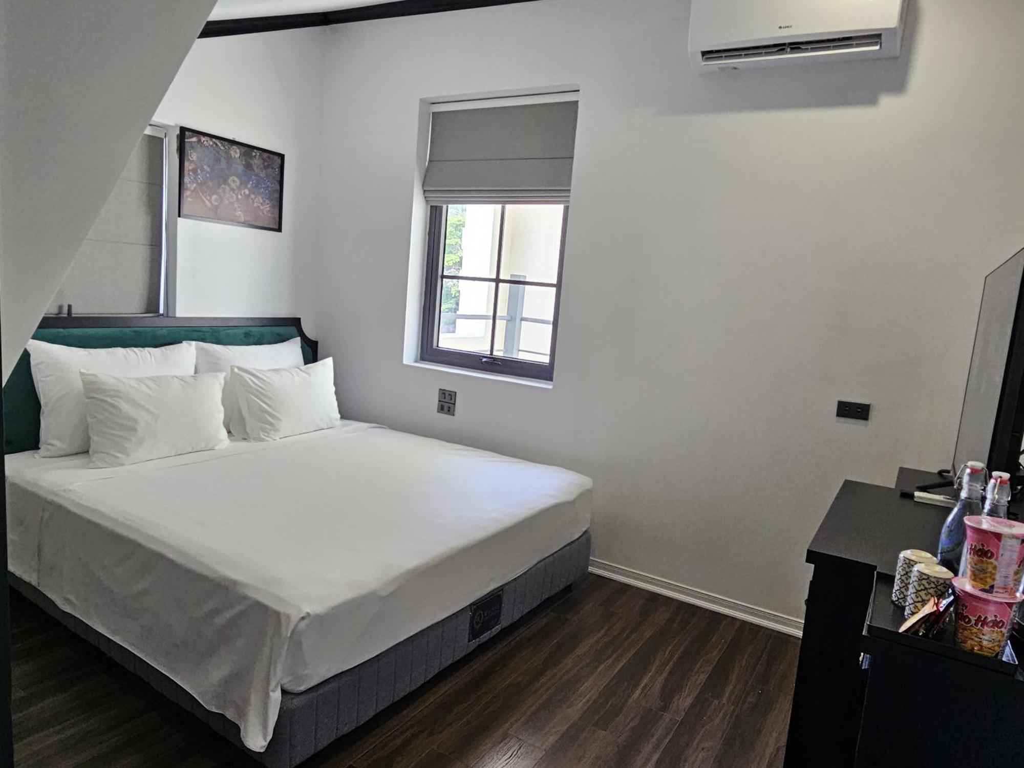 Elegant Boutique Hotel Ha Long Room photo