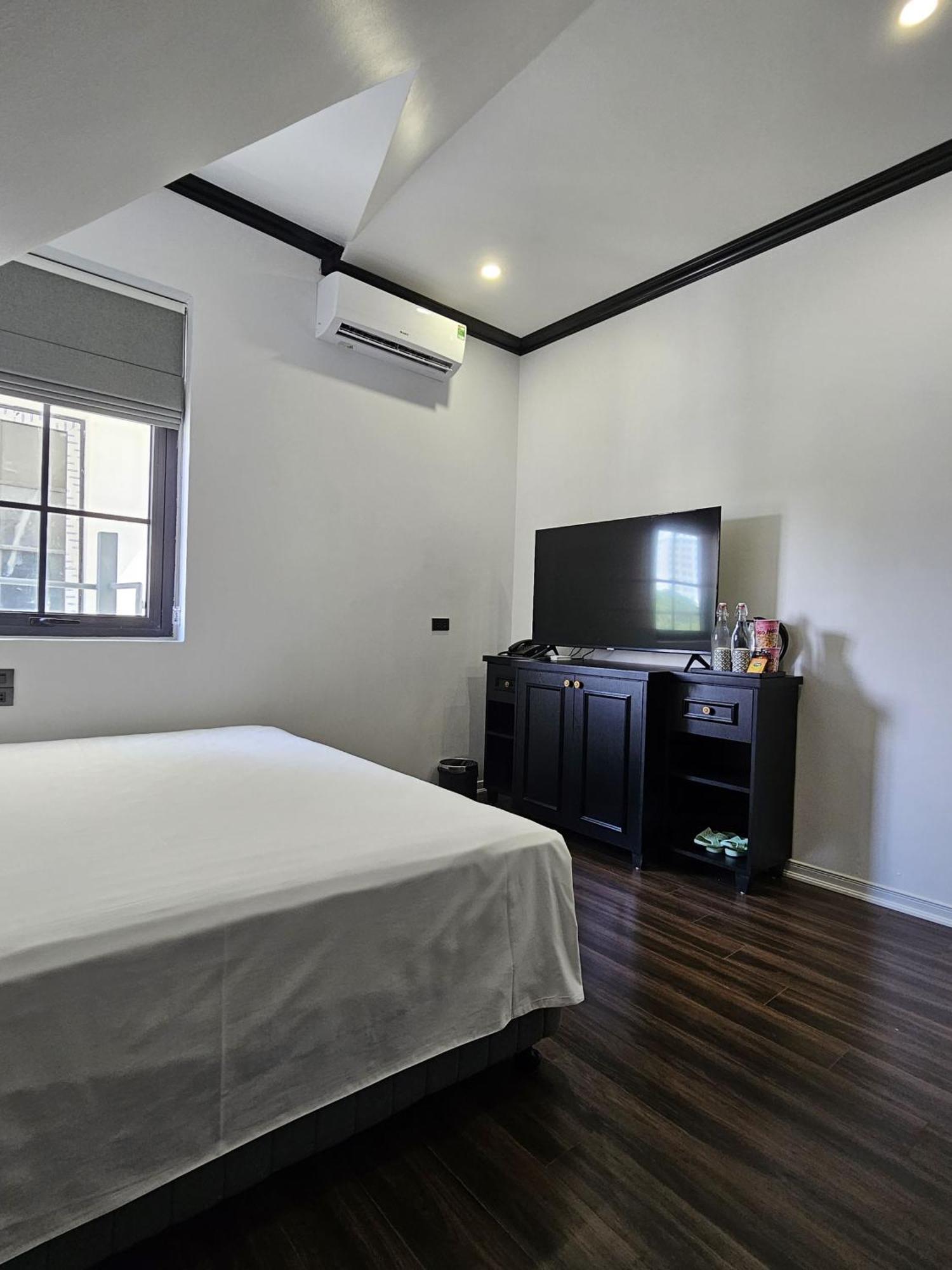 Elegant Boutique Hotel Ha Long Room photo
